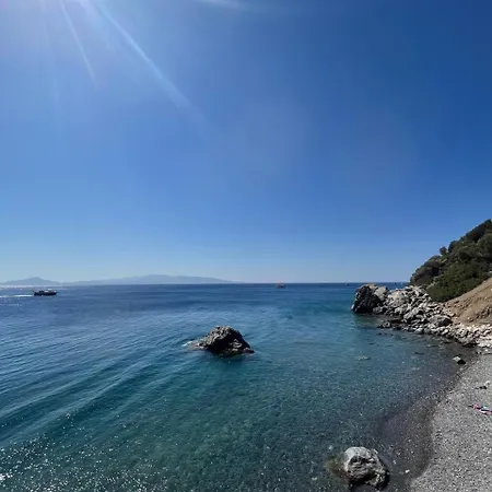Carla Ξενοδοχείο *